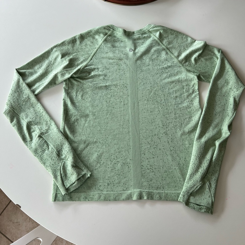 OFFER Lululemon long sleeve top size 6